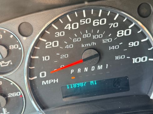 Used 2014 Chevrolet Express 2500 RWD image 12