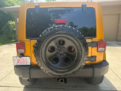 Used 2014 Jeep Wrangler 4WD Unlimited Sahara image 3