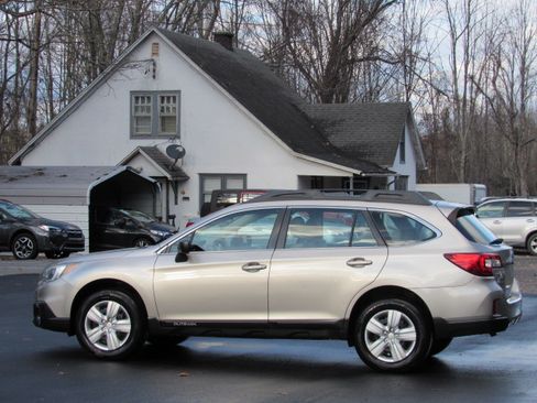 Used 2016 Subaru Outback 2.5i Premium image 6