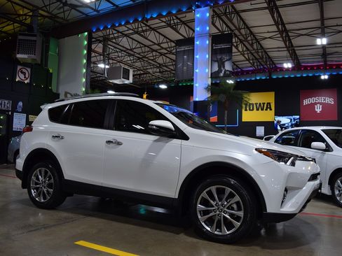 Used 2017 Toyota RAV4 FWD image 13