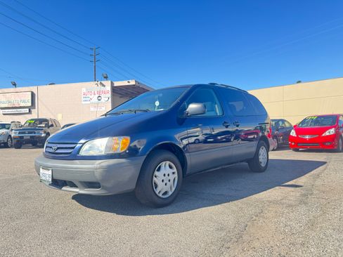 Used 2003 Toyota Sienna CE image 2