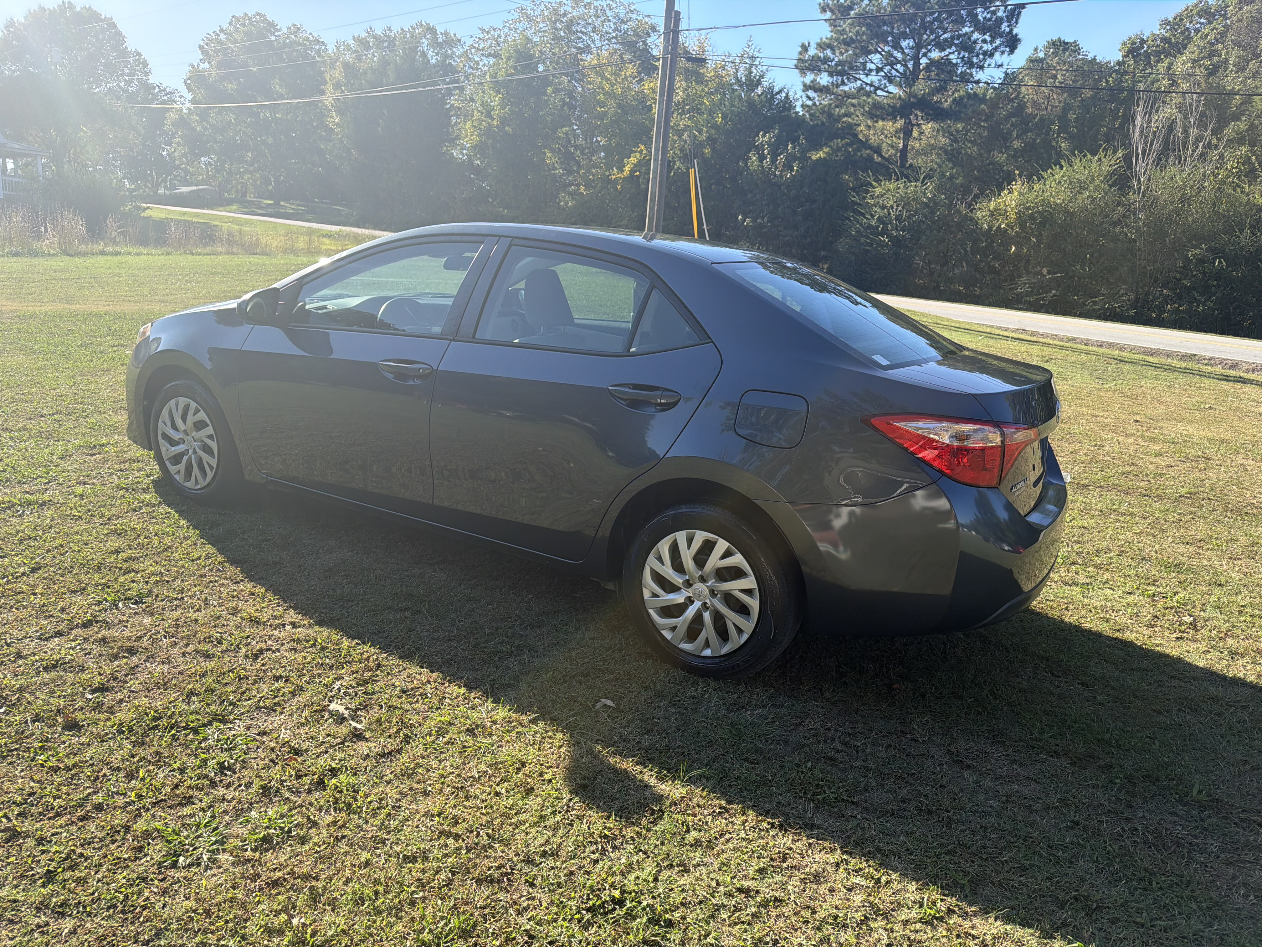 Used 2017 Toyota Corolla LE FWD image 33