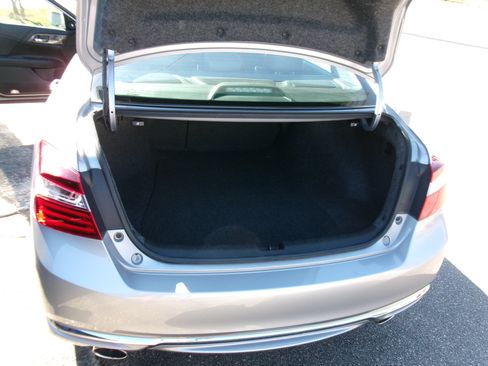 Used 2017 Honda Accord EX-L image 8