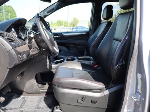 Used 2019 Dodge Grand Caravan GT FWD image 12