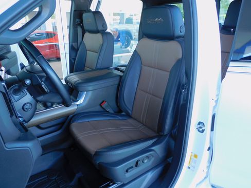 Used 2024 Chevrolet Silverado 1500 2WD Crew Cab High Country image 22