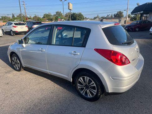 Used 2008 Nissan Versa Hatchback FWD image 13