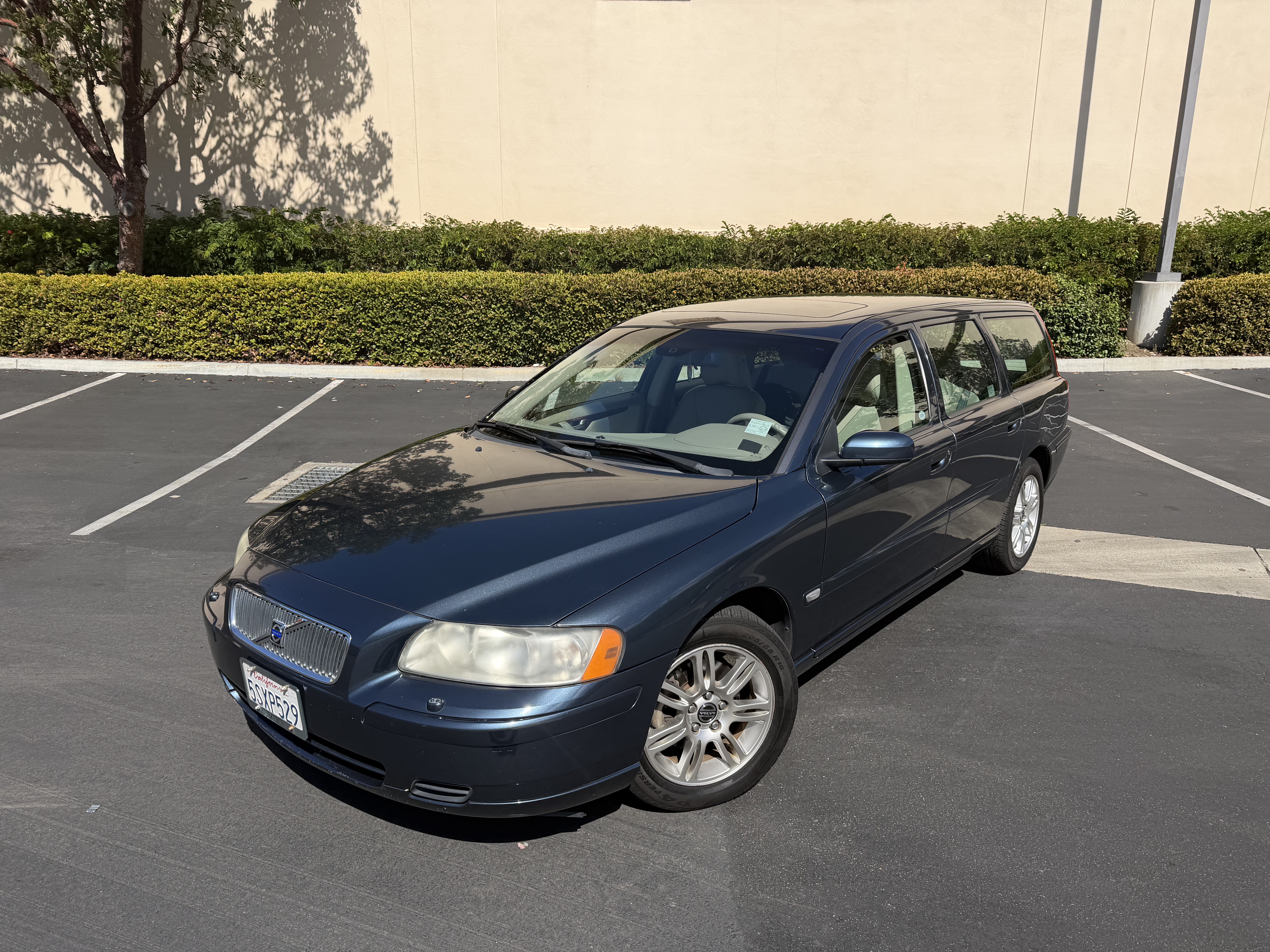 Used 2006 Volvo V70 2.4 FWD image 1