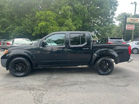 Used 2012 Nissan Frontier 2WD Crew Cab image 2