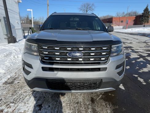 Used 2017 Ford Explorer XL image 2