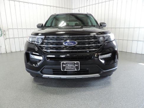 Used 2023 Ford Explorer 4WD XLT image 6