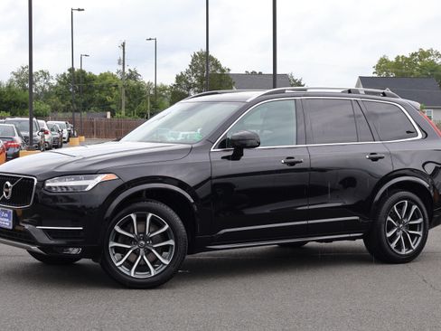 Used 2019 Volvo XC90 T6 Momentum image 2