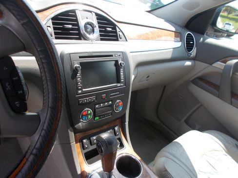 Used 2011 Buick Enclave 2WD CXL image 8