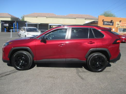 Used 2021 Toyota RAV4 AWD LE image 1