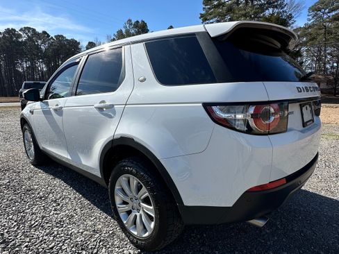 Used 2018 Land Rover Discovery Sport SE image 7