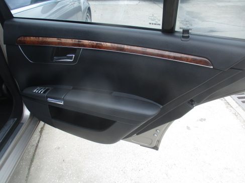 Used 2007 Mercedes-Benz S 550 image 17