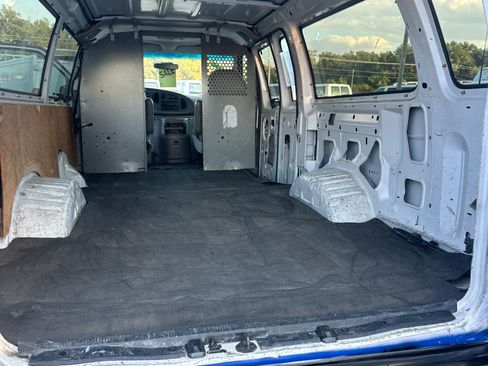 Used 2004 Ford E-350 and Econoline 350 XLT image 3