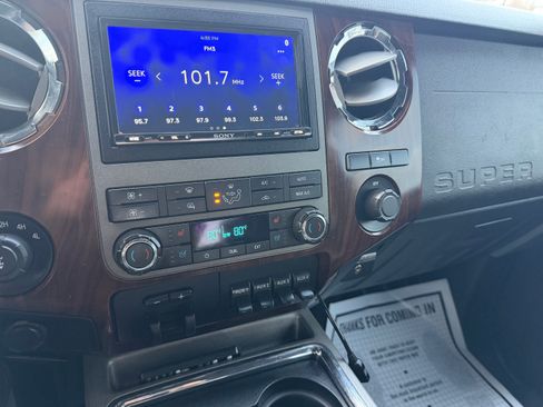 Used 2011 Ford F250 Lariat image 11