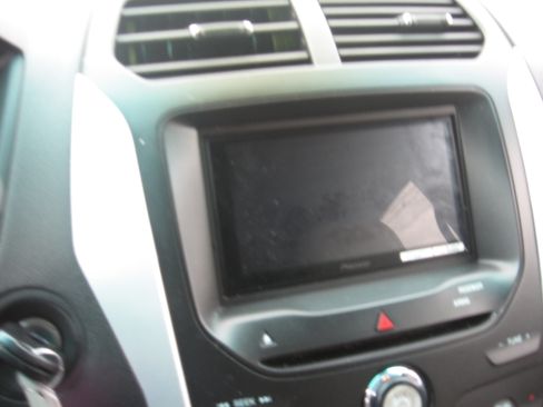 Used 2015 Ford Explorer XLT FWD image 10