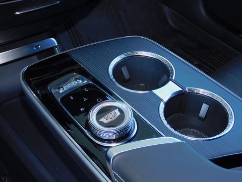 Used 2024 Cadillac Lyriq Luxury image 8