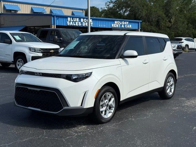 Used 2023 Kia Soul LX FWD image 1