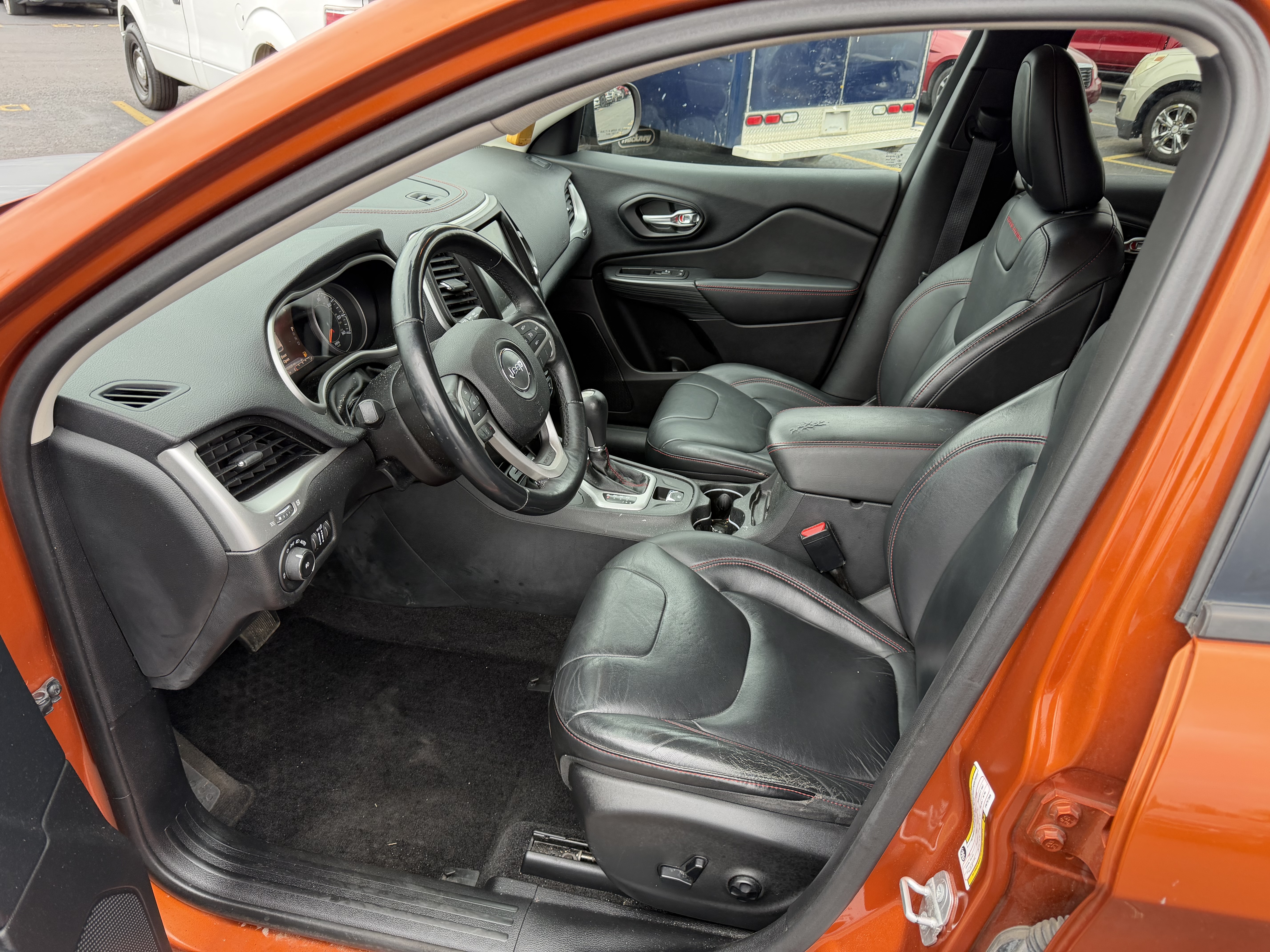 Used 2015 Jeep Cherokee 4WD Trailhawk image 2