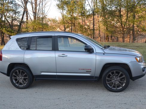 Used 2016 Jeep Compass 75th Anniversary image 5