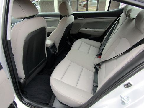 Used 2017 Hyundai Elantra SE image 20