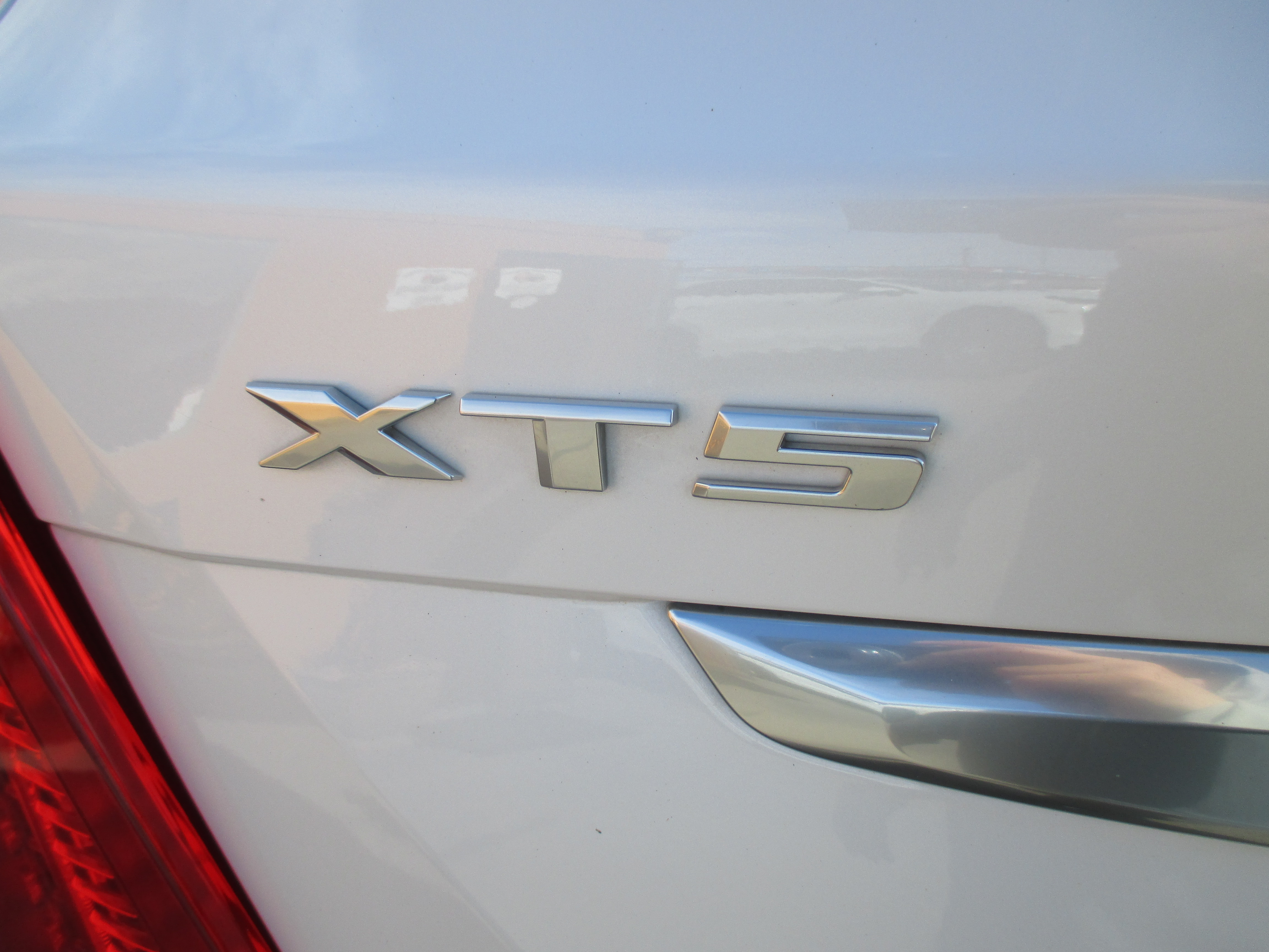 Used 2019 Cadillac XT5 Premium Luxury Sport Utility 4 FWD image 11