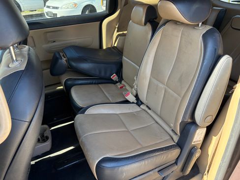 Used 2016 Kia Sedona LX image 9