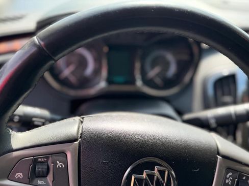 Used 2011 Buick LaCrosse CXL image 8