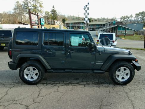 Used 2017 Jeep Wrangler Unlimited Sport S image 5