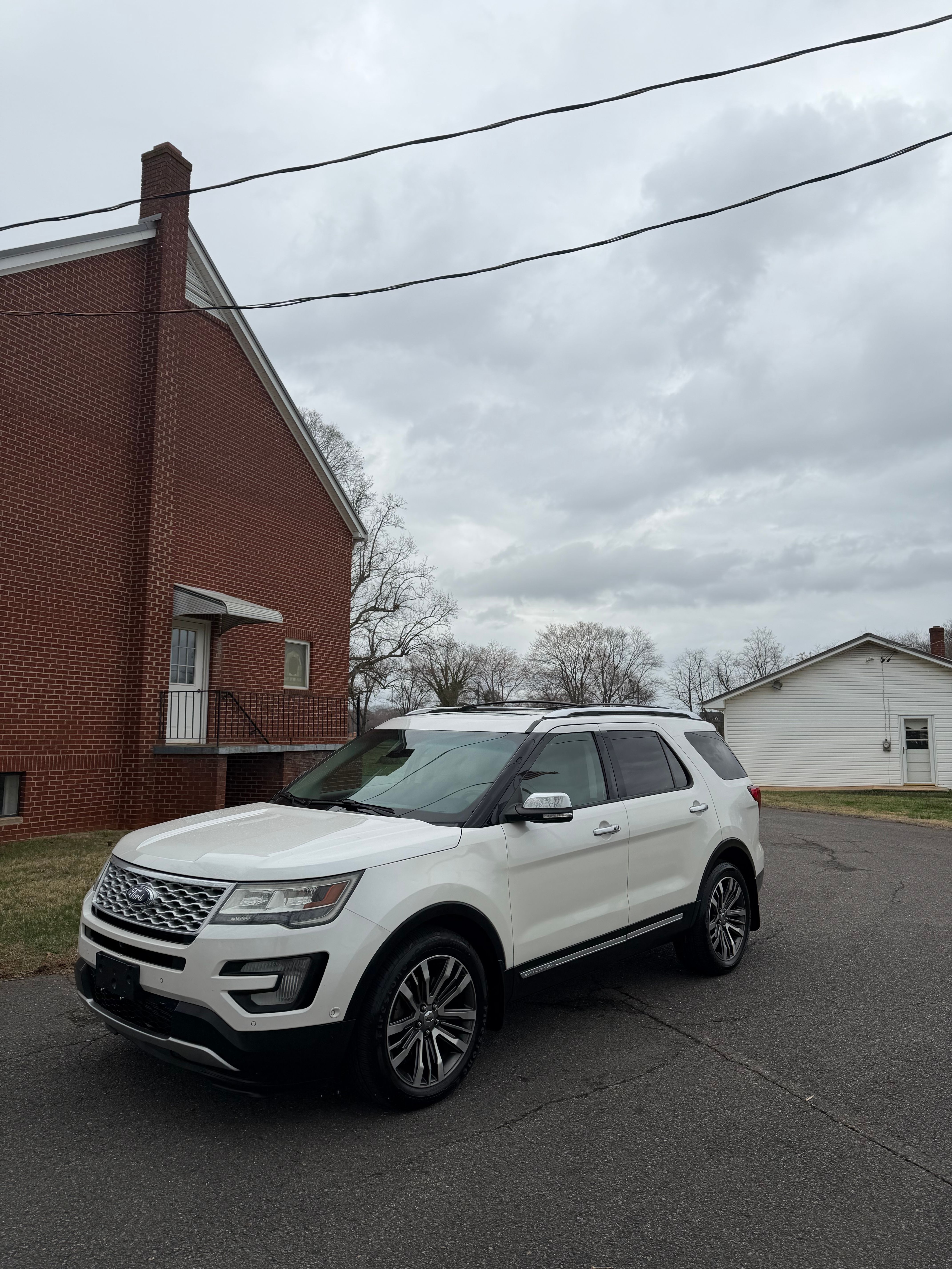 Used 2016 Ford Explorer Platinum AWD/4WD image 1