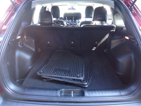 Used 2019 Jeep Cherokee 4WD Latitude Plus image 10