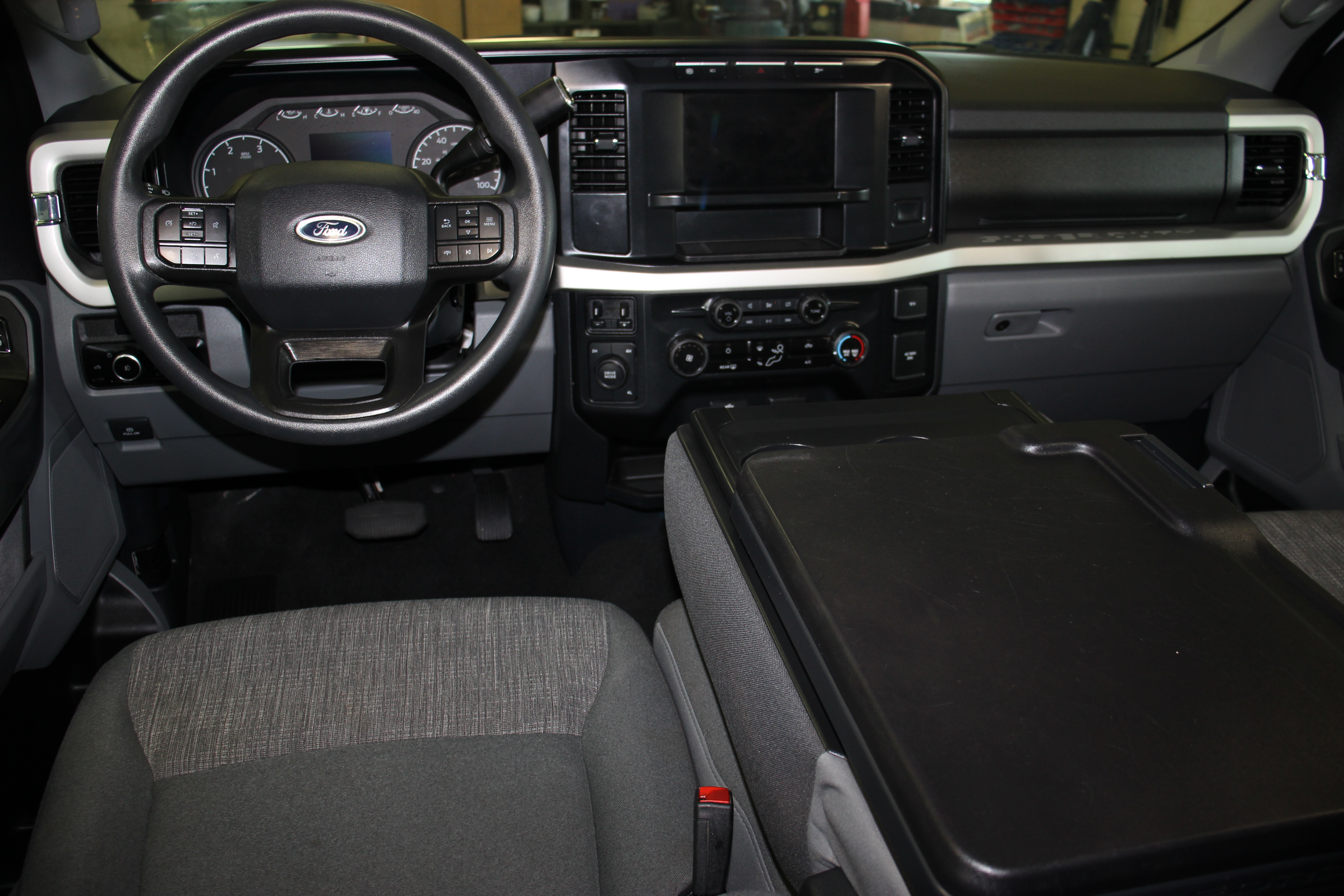Used 2024 Ford F350 4x4 Crew Cab DRW Super Duty image 29