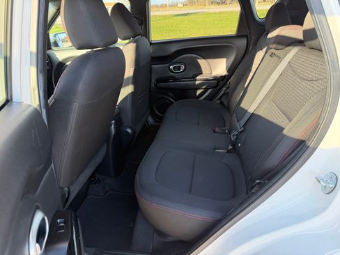 Used 2014 Kia Soul + image 8
