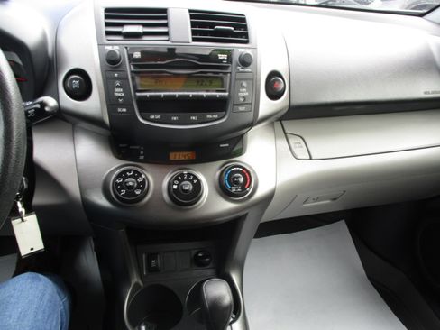 Used 2011 Toyota RAV4 image 39