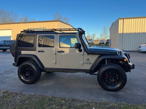 Used 2018 Jeep Wrangler Unlimited Rubicon image 5