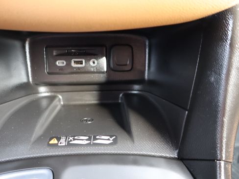 Used 2019 Chevrolet Equinox Premier image 32