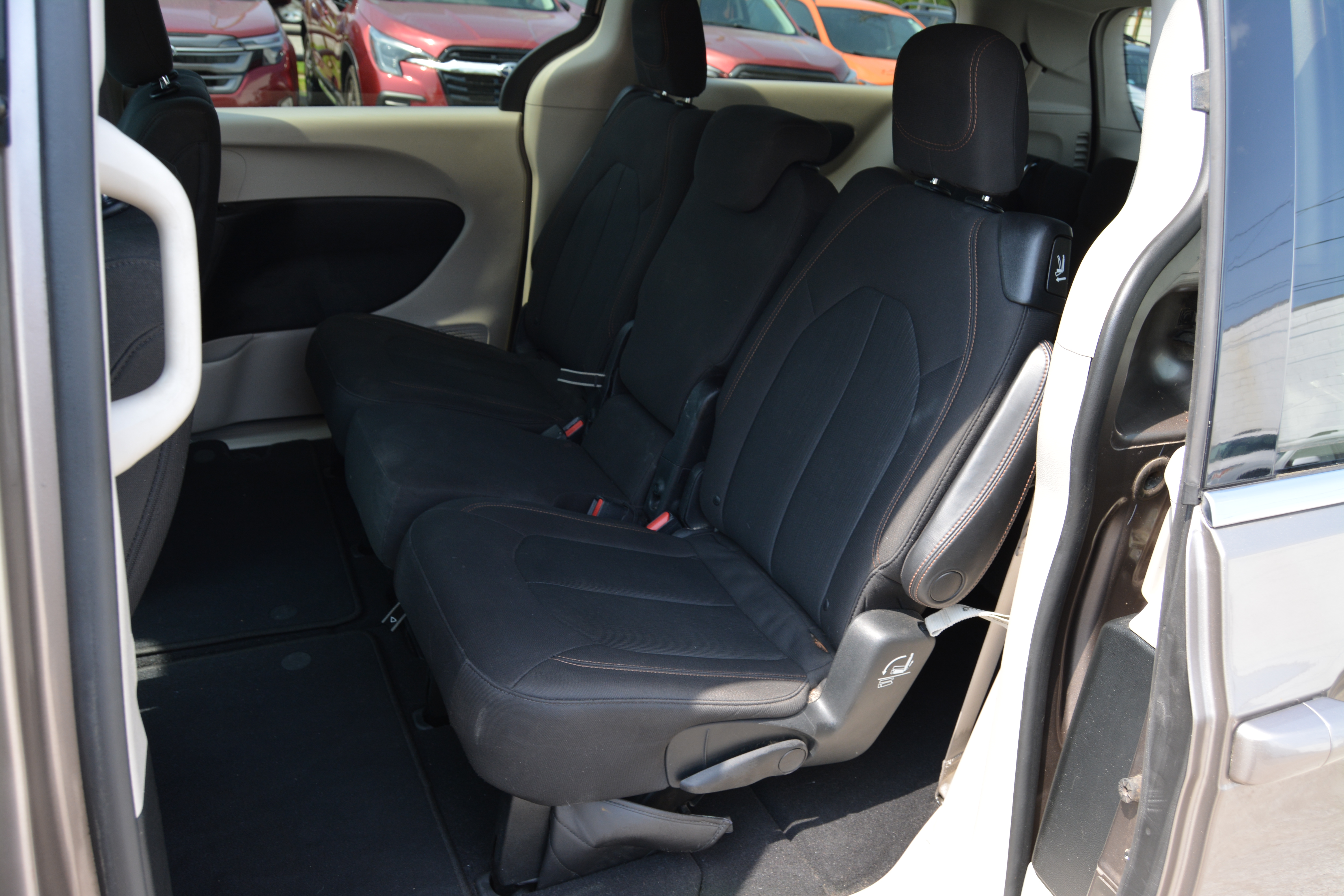 Used 2017 Chrysler Pacifica Touring FWD image 15