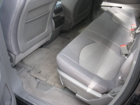 Used 2011 Chevrolet Traverse LS image 7