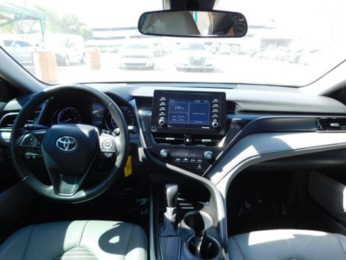 Used 2021 Toyota Camry SE image 12