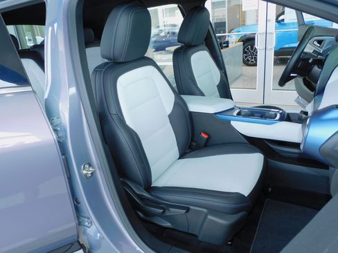 Used 2025 Chevrolet Equinox EV LT image 19