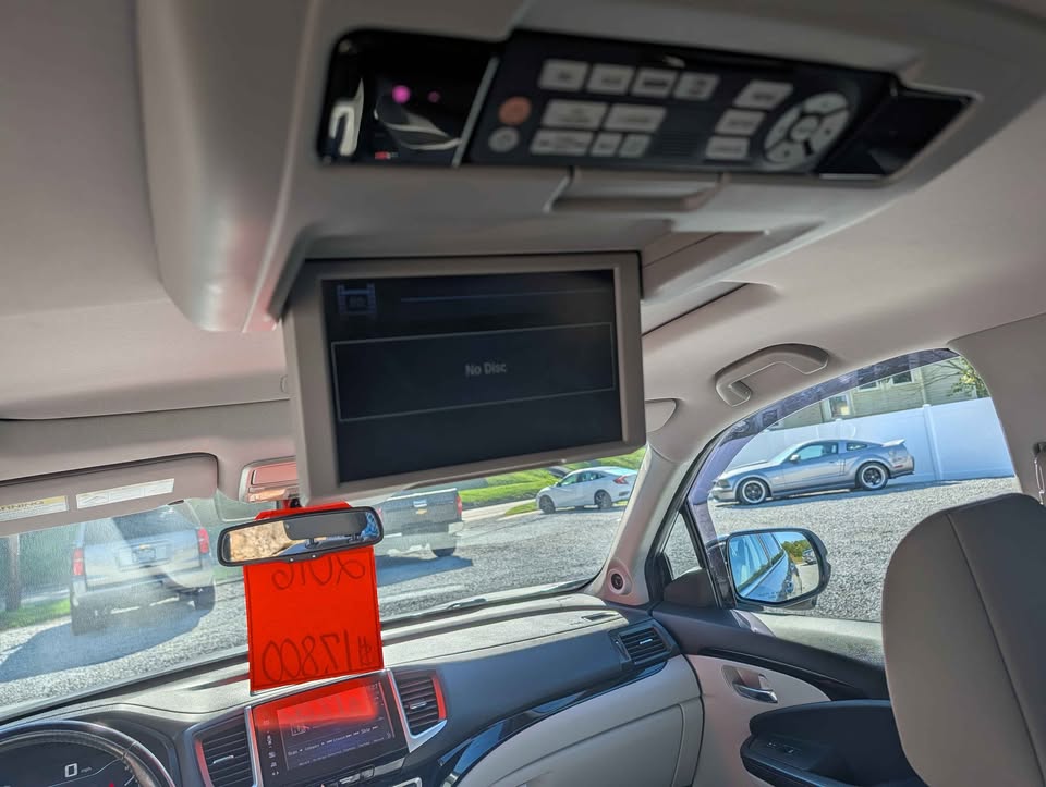 Used 2016 Honda Pilot AWD Touring image 12