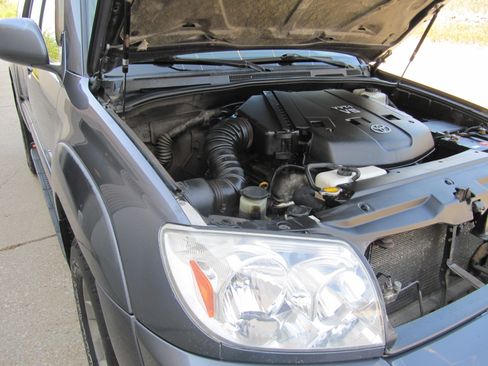 Used 2005 Toyota 4Runner Limited image 23