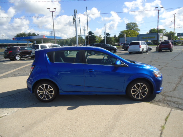 Used 2020 Chevrolet Sonic LT Hatchback FWD image 12