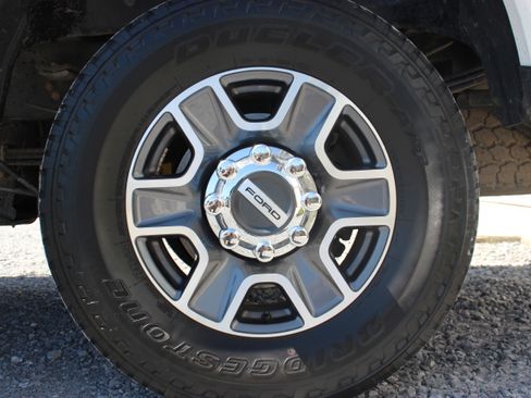 Used 2022 Ford F350 4x4 Crew Cab Super Duty image 13