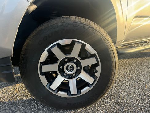 Used 2021 Toyota Tacoma SR5 image 20