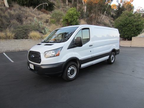 Used 2018 Ford Transit 250 XL image 4