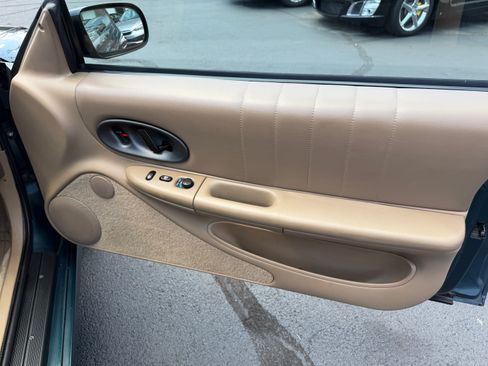 Used 1995 Oldsmobile Cutlass Supreme Convertible FWD image 19