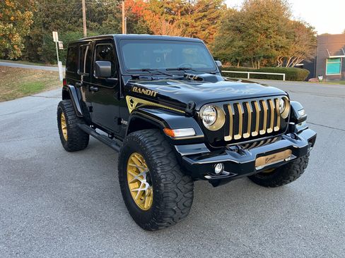 Used 2019 Jeep Wrangler Sport S image 2
